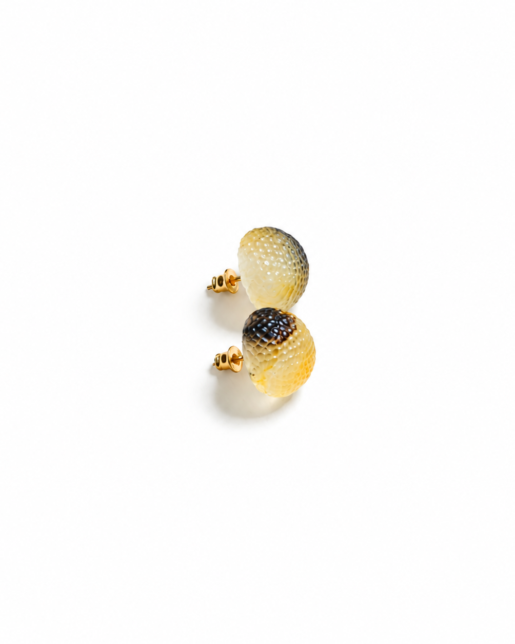 Colombe Baltic amber stud earrings in cream and black amber — handcrafted in Lithuania by AMBER999 — Baltijos gintaro papuošalai, rankų darbas Lietuvoje