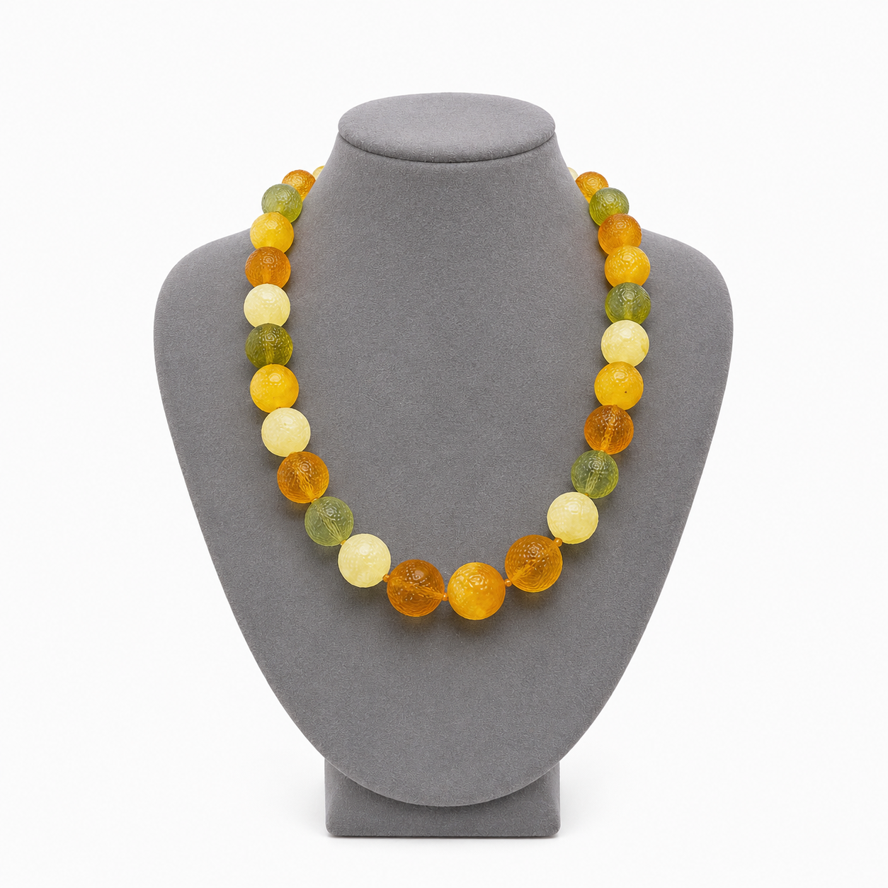 Model wearing Jeanne Baltic amber necklace in cognac and yellow amber — handcrafted in Lithuania by AMBER999
— Baltijos gintaro papuošalai, rankų darbas Lietuvoje
