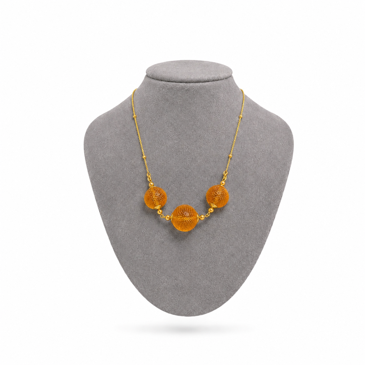 Model wearing Penete Baltic amber necklace in cognac amber — handcrafted in Lithuania by AMBER999
— Baltijos gintaro papuošalai, rankų darbas Lietuvoje