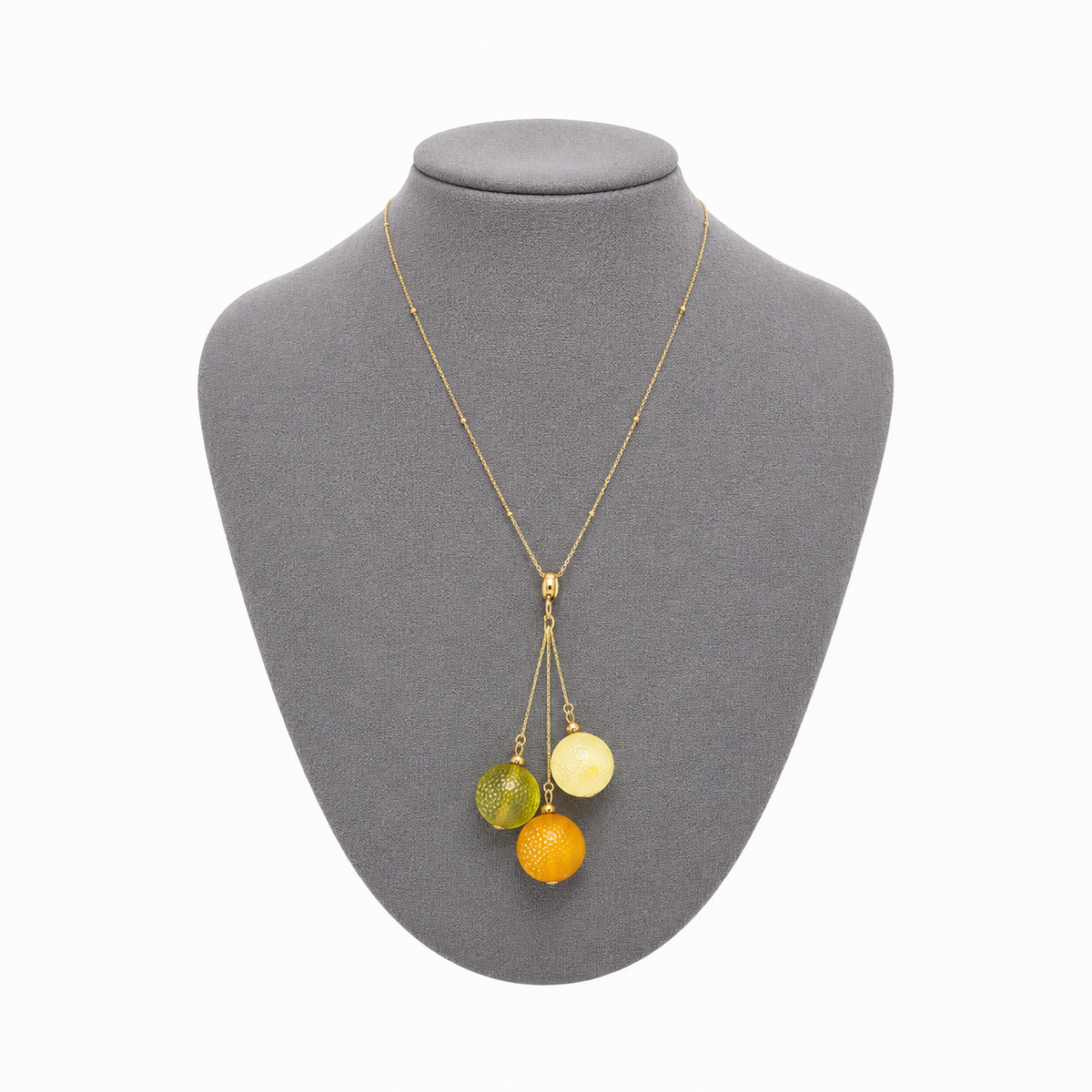 Model wearing Sidonie Baltic amber pendant necklace in cognac and cream amber — handcrafted in Lithuania by AMBER999
— Baltijos gintaro papuošalai, rankų darbas Lietuvoje