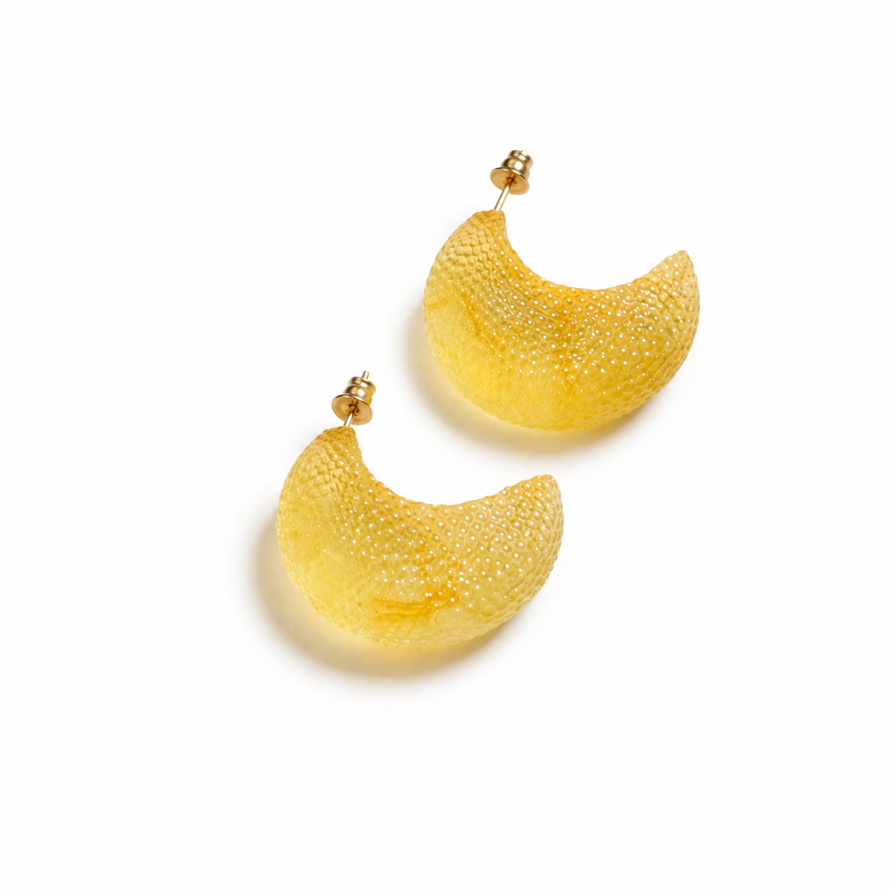 Lune Baltic amber stud earrings in lemon yellow amber — handcrafted in Lithuania by AMBER999 — Baltijos gintaro papuošalai, rankų darbas Lietuvoje