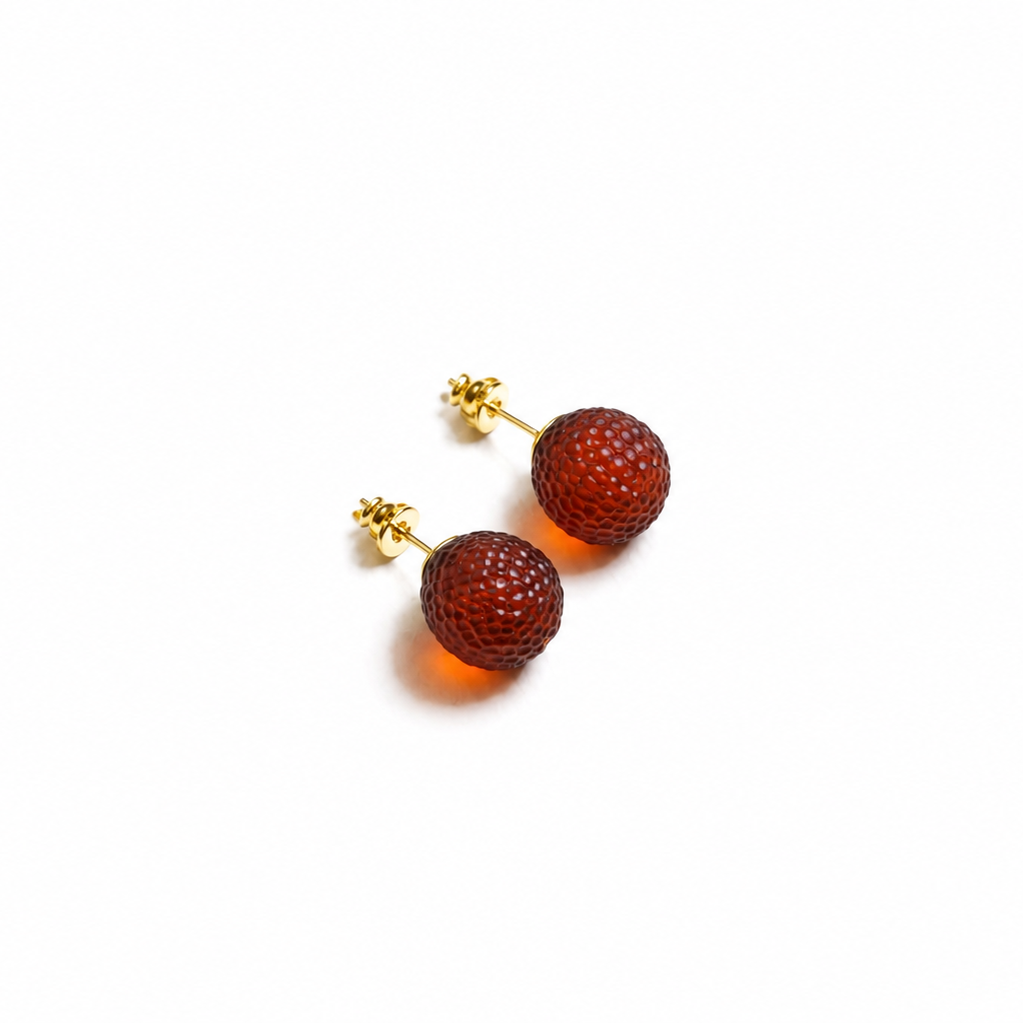 Cirava Baltic amber stud earrings in cherry amber — handcrafted in Lithuania by AMBER999 — Baltijos gintaro papuošalai, rankų darbas Lietuvoje